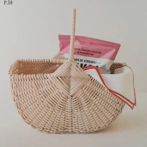 Round picnic basket woven with cardstock paper