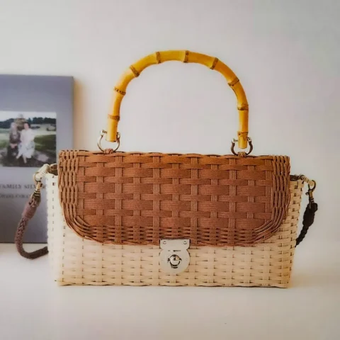 Small satchel bag woven with cardstock paper