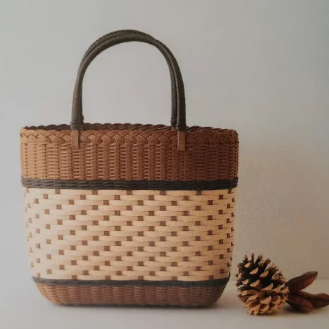 Woven bag with brown card stock