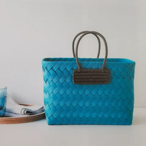 Woven bag with blue card stock