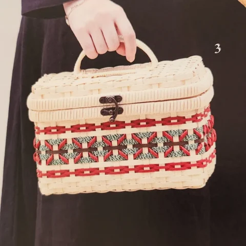 Hand holding a Vanity braided with strips of Japanese paper